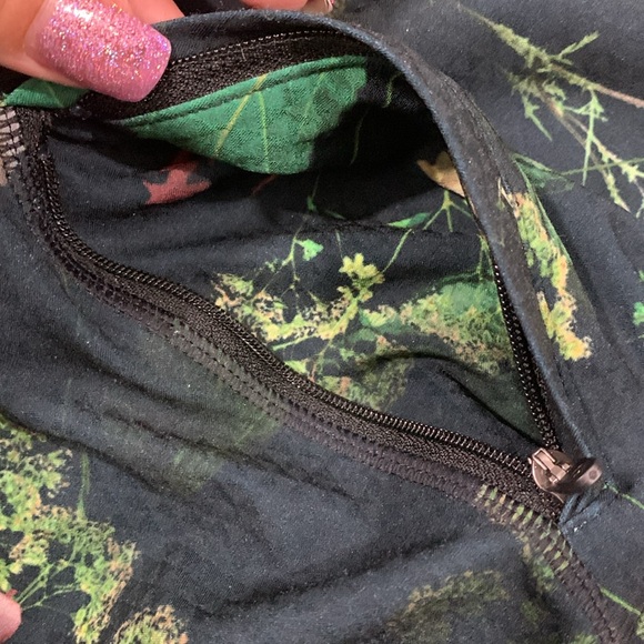 Oiselle Black Moody Roga Running Thistle Floral Shorts size 04 - Picture 8 of 12